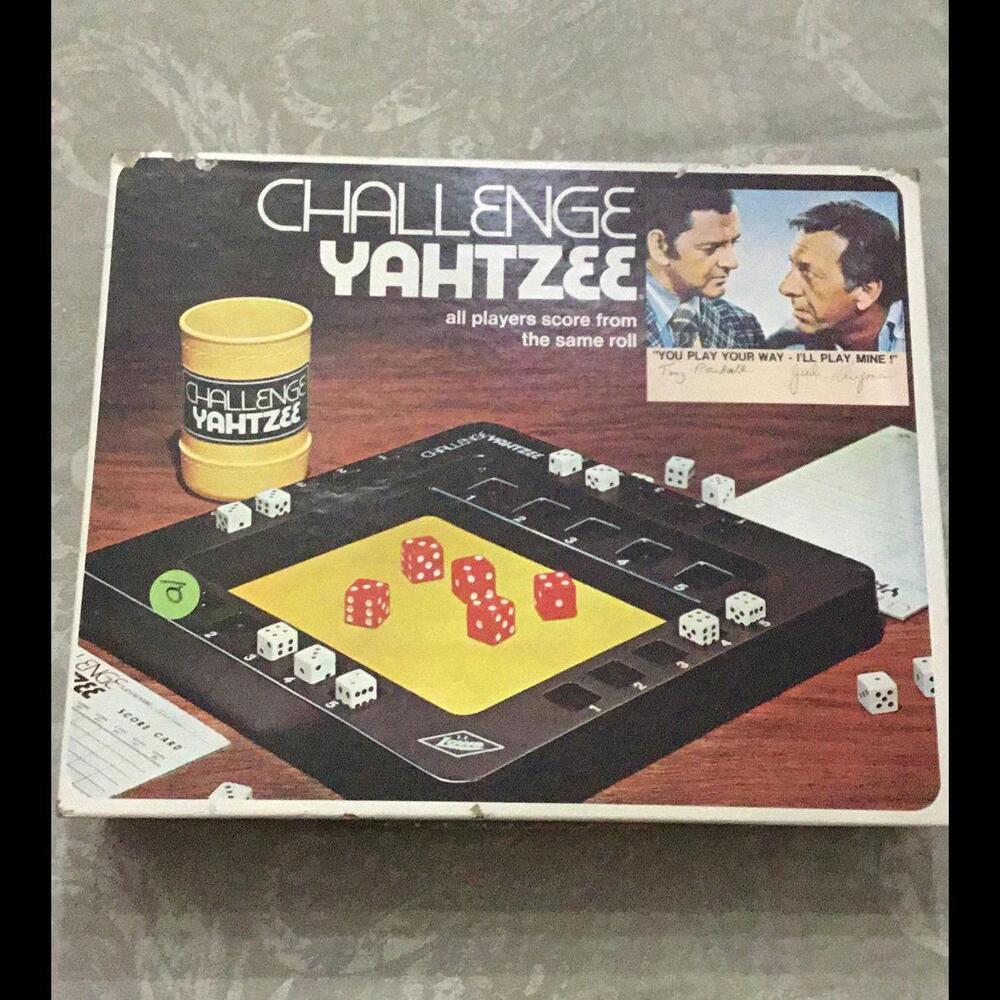COLLECTIBLE CHALLENGE YAHTZEE  1978 ALL PLAYERS SCORE FROM THE SAME ROLL.